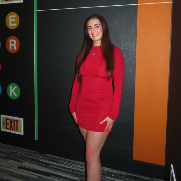 Meet your Posher, Alyssa - Picture 1 of 1